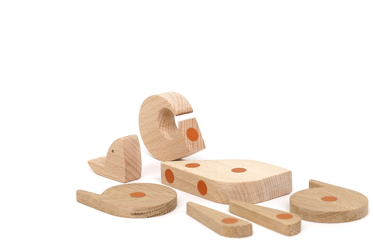 Magnetic pieces of toy squirrel