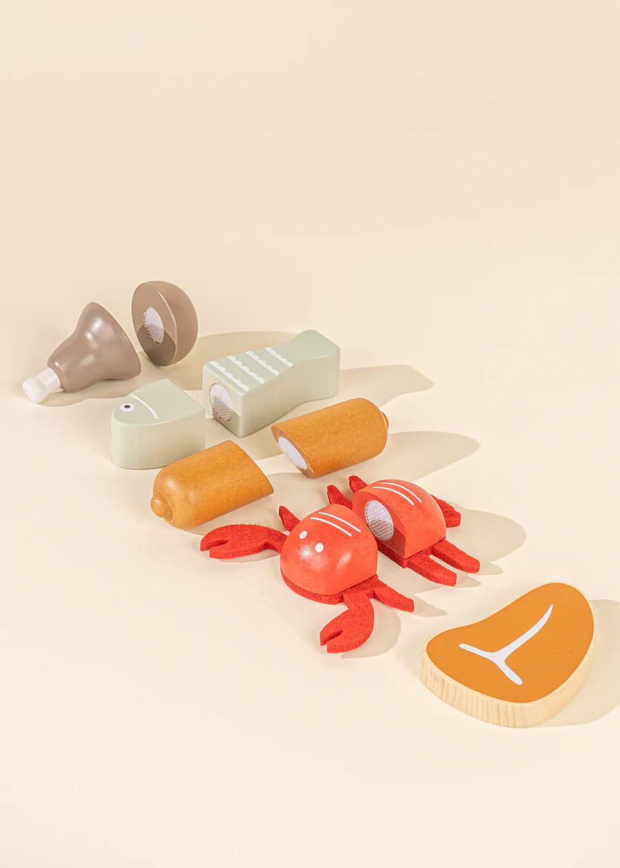 5 piece wooden fish and meat playset chopped into 2!